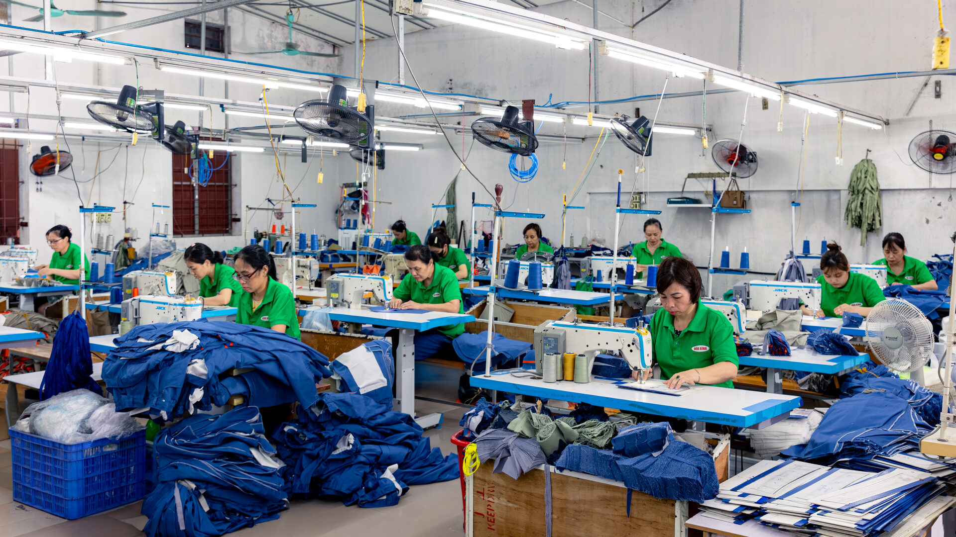 Xưởng may Đồng Phục Hòa Bình
